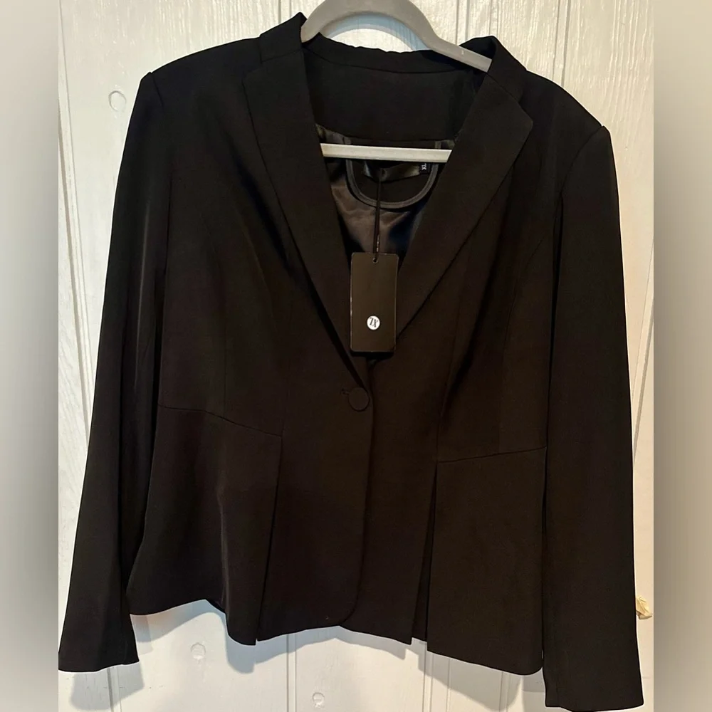 NWT. Women's Black Blazer - Picture 7 of 7